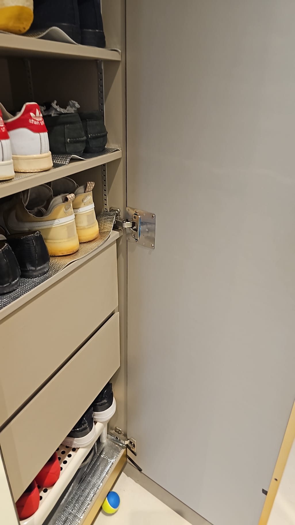 Shoe cabinet with fresh soft close hinge and drawers